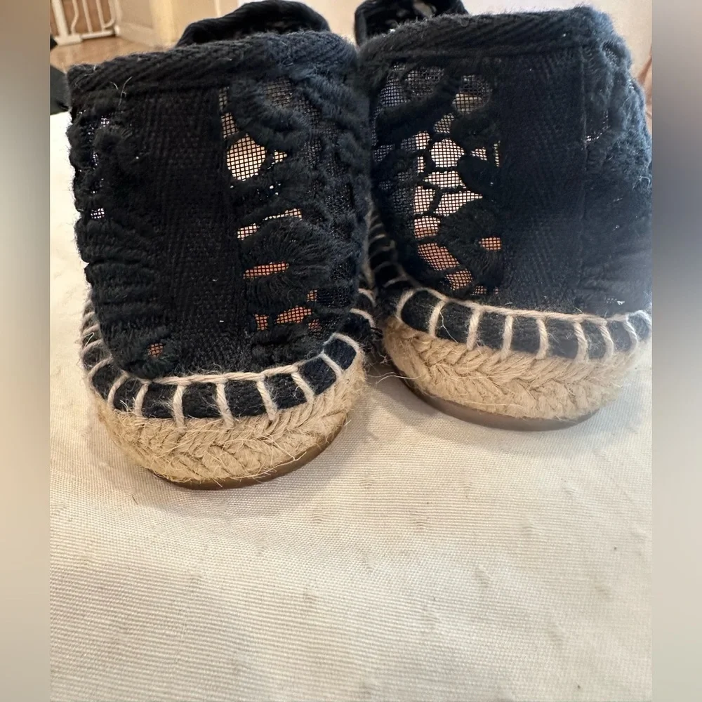 Tory Burch Jackie black crochet lace flat espadrilles Size 10 EUC